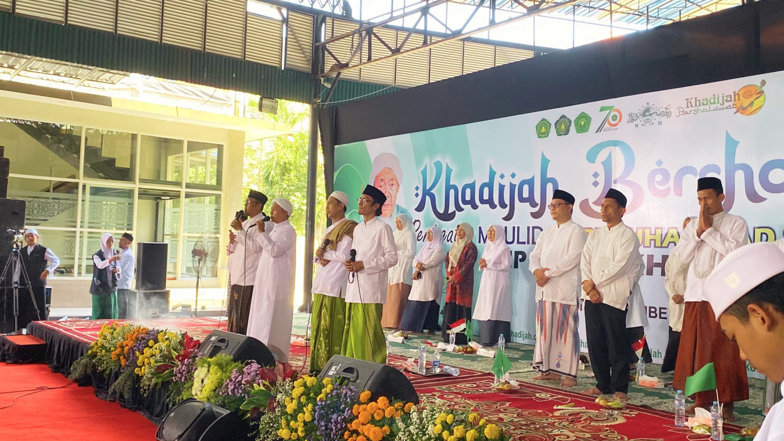 KHADIJAH BERSHOLAWAT : RASULULLAH ADALAH MANUSIA PALING HEBAT DI DUNIA