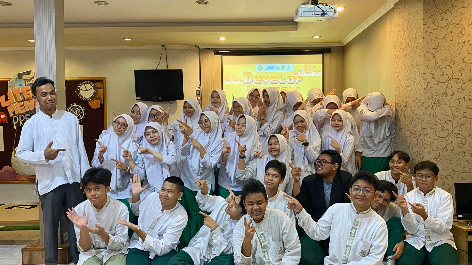 Mengasah Potensi, Meraih Prestasi : Develop Yourself 2k24